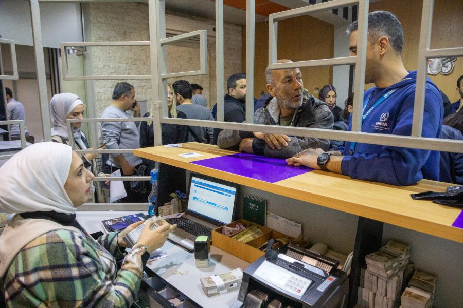 UNHCR supports earthquake-affected families with a grant of multi-purpose cash in the Syrian Arab Republic. © UNHCR/Hameed Maarouf